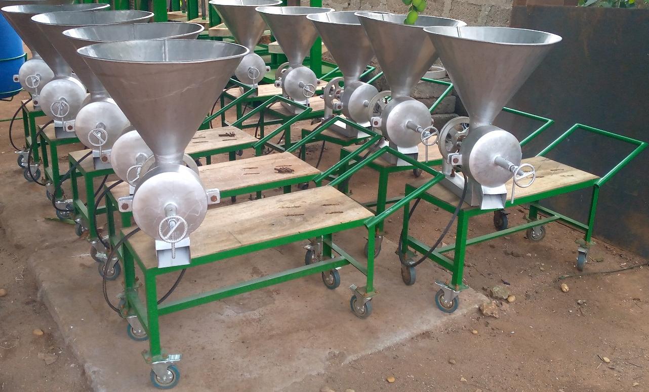 Moulin de Tomate en Inox Électrique